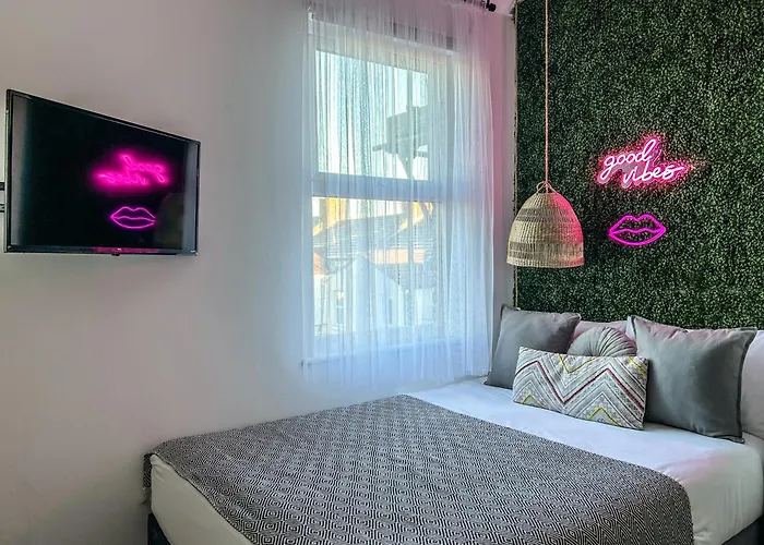 J&W Apartments With Free Parking